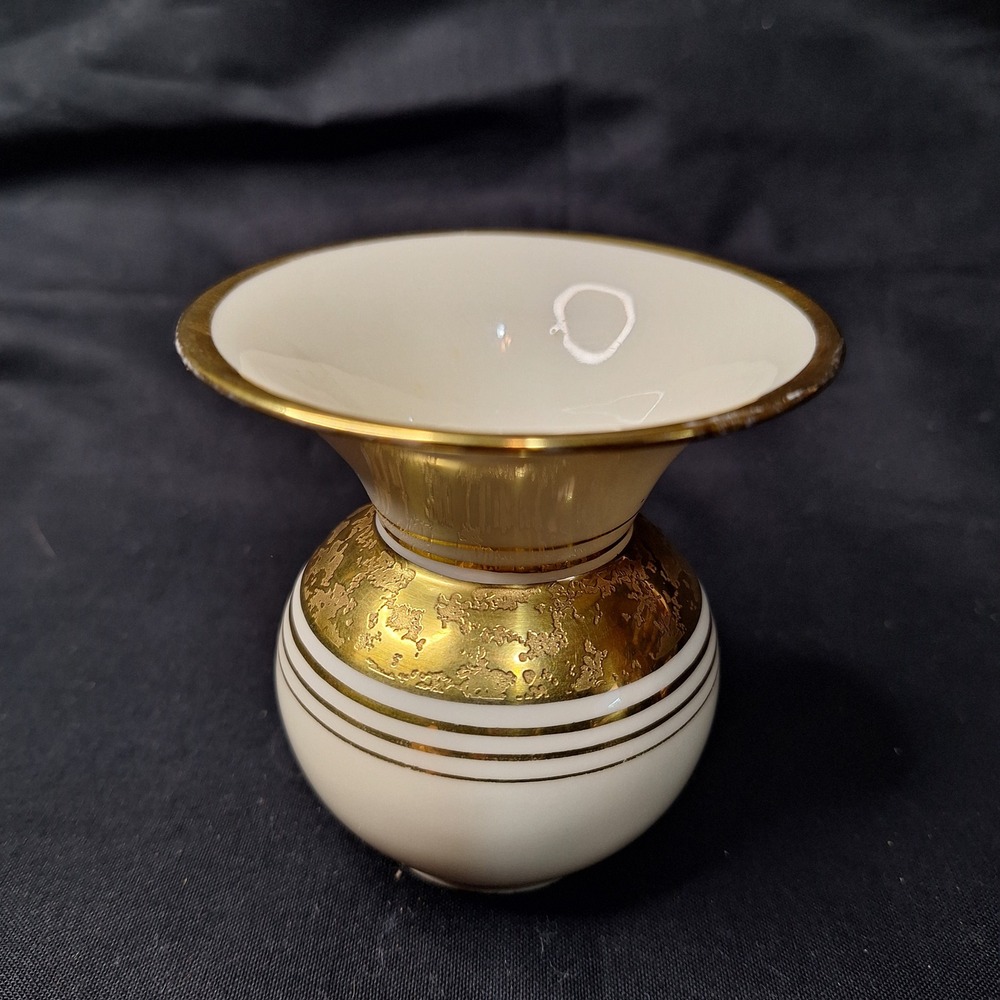 Wilhelm Kunst Handmalerei Gold Leaf Porcelain Bud Vase Konigswinter Germany
